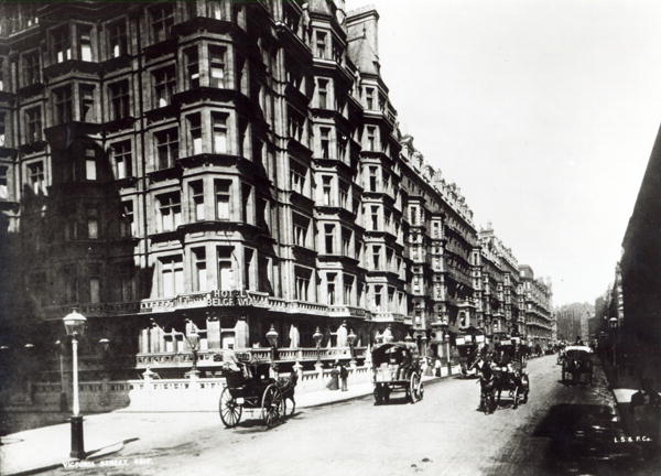 Victoria Street, London c.1900 (b/w photo)  von English Photographer