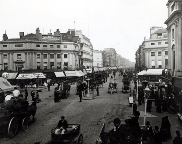 View down Oxford Street, London, c.1890 (b/w photo)  von English Photographer