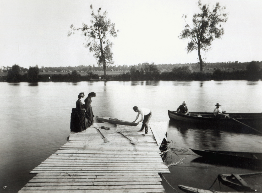 Boating Scene in the area of the Ile-de-France,  von French Photographer