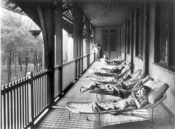 Children at a convalescent home in the Vosges, from a brochure for ''L''Enfance Cooperative'', c.193 von French Photographer