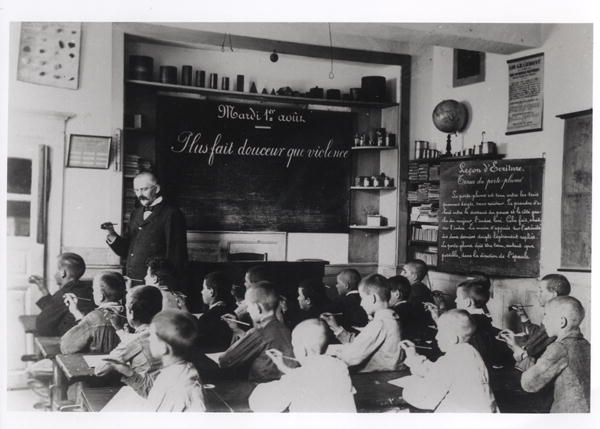 Children in a classroom (b/w photo)  von French Photographer