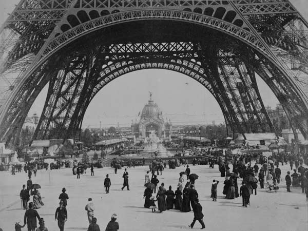 Under the Eiffel Tower, from ''L''Album de l''Exposition 1889'' by Glucq, Paris 1889 (photogravure)  von French Photographer