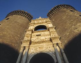 Triumphal arch bearing arms of Aragon and Triumph of Alfonso of Aragon on the exterior of Castelnuov
