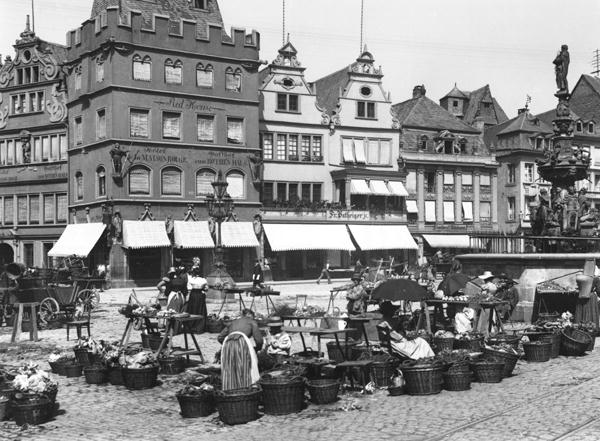 The Market Place at Trier, c.1910 (b/w photo)  von Jousset