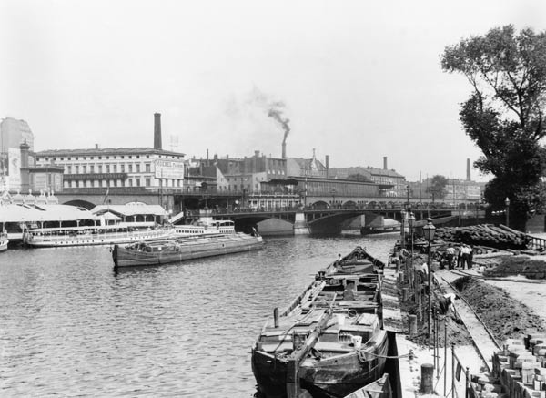 View of the River Spree, Berlin, c.1910 (b/w photo)  von Jousset