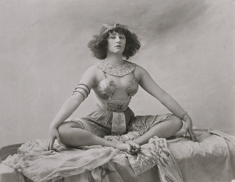 Colette (1873-1954) acting in ''Reve d''Egyptienne'' von Reutlinger Studio (1850-1937)