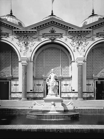 Portico and fountain at the Universal Exhibition, Paris von Adolphe Giraudon