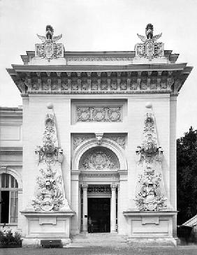 Gate of the military exhibition at the Universal Exhibition, Paris