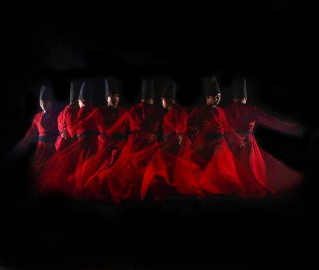 Sufi-Tänzer in Rot