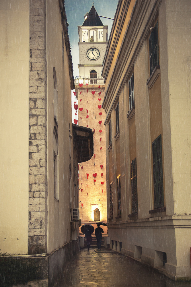 Liebe unter dem Uhrturm Tirana von Alla Simacheva