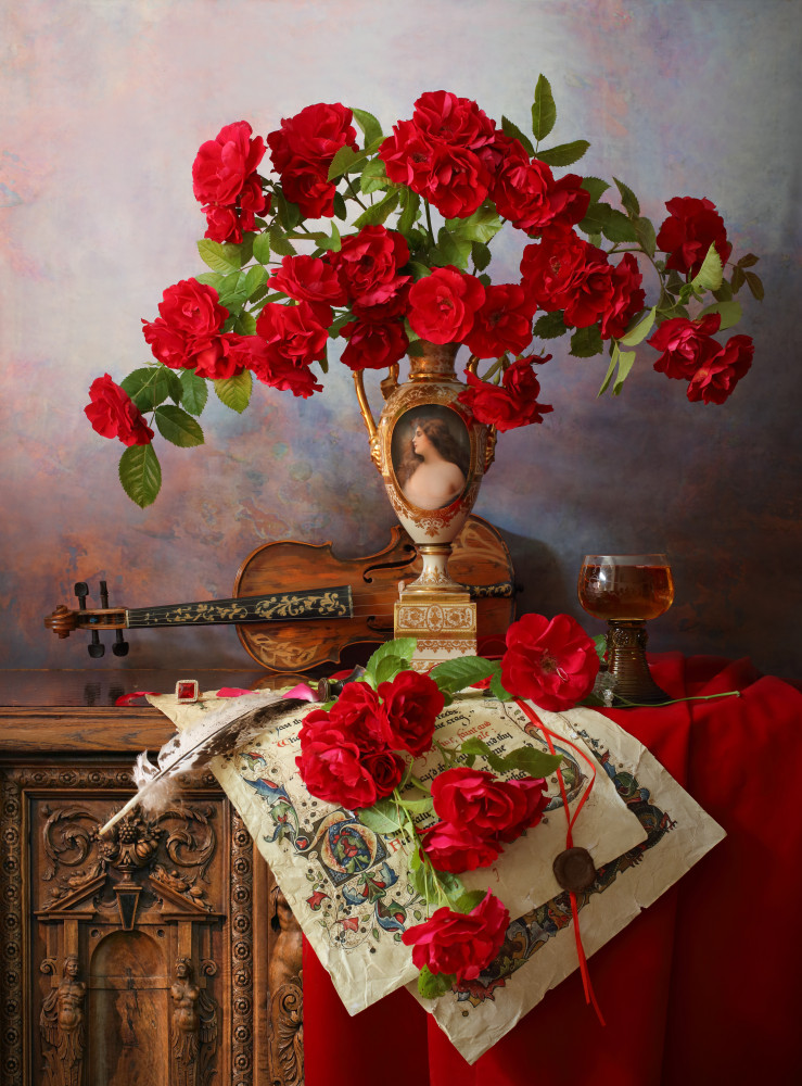 Stillleben mit Geige und roten Rosen von Andrey Morozov