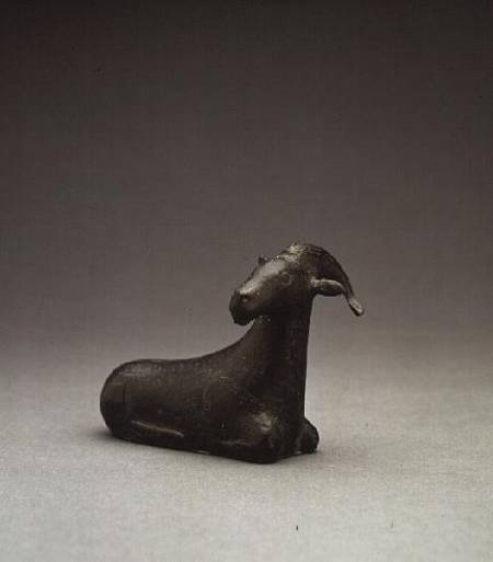 Bronze figure of a recumbent goat von Anonymous