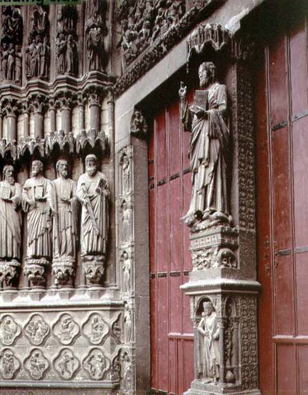 Central Portal of the West Facade depicting The Last Judgement, detail of statues of the Apostles,th von Anonymous