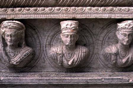 Three Palmyrian busts on a sarcophagus von Anonymous