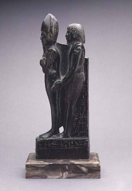 Steatite group of a man presenting a representation of Osiris von Anonymous