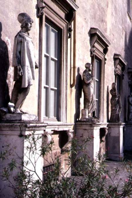 View of the garden detail of antique statues surrounding the piazza von Anonymous