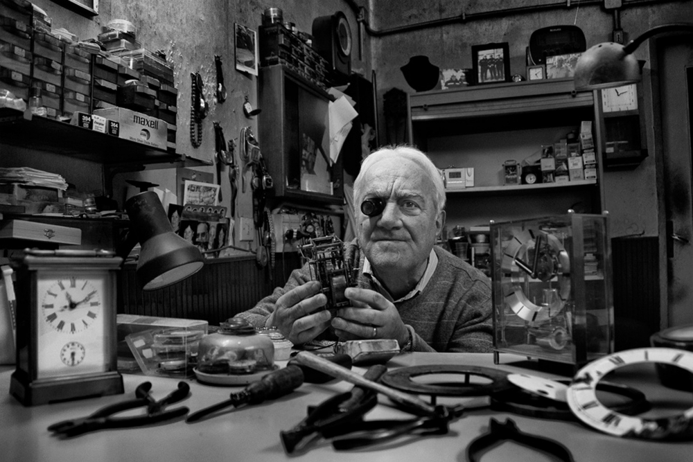 Herr Ciro,der Uhrmacher von Antonio Grambone