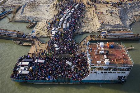 Millionen von Reisenden besteigen für Eid al-Fitr Fähren