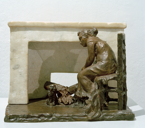 Frau, vor einem Kamin sitzend von Camille Claudel