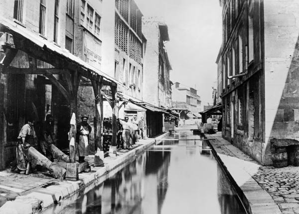 Course of the Bievre in Paris with Tanneries, 1858-78 (b/w photo)  von Charles Marville