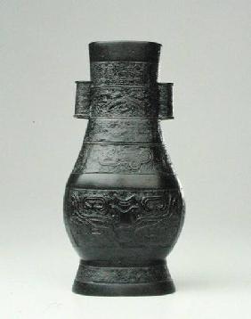 'Hu' vase with diaper decoration