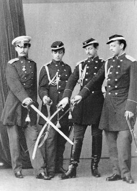 Großfürst Alexander mit Bruder Wladimir und Cousins Nikolaus Maximilanowitsch und Sergei Maximilanow