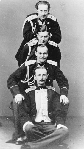 Großfürst Alexander mit Bruder Wladimir und Cousins Nikolaus Maximilanowitsch und Sergei Maximilanow