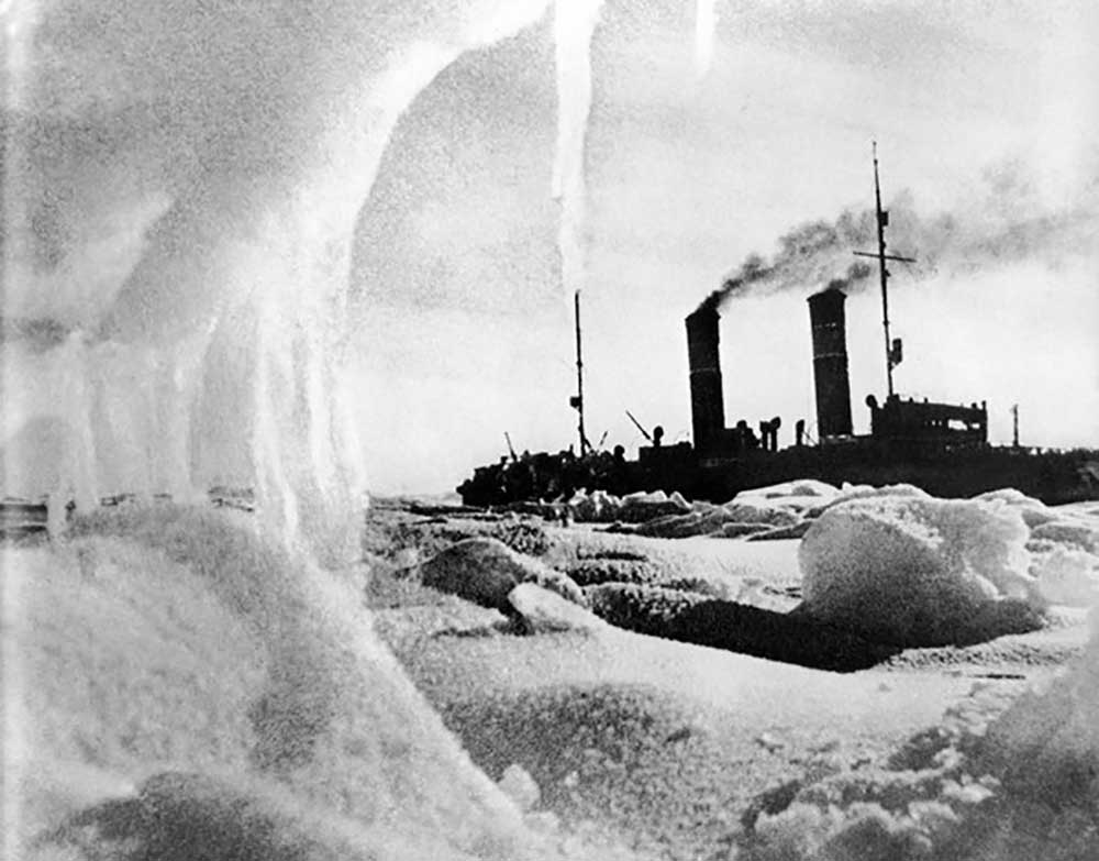 Eisbrecher Krassin im Eis der Arktis von Dmitri Georgiewitsch Debabow