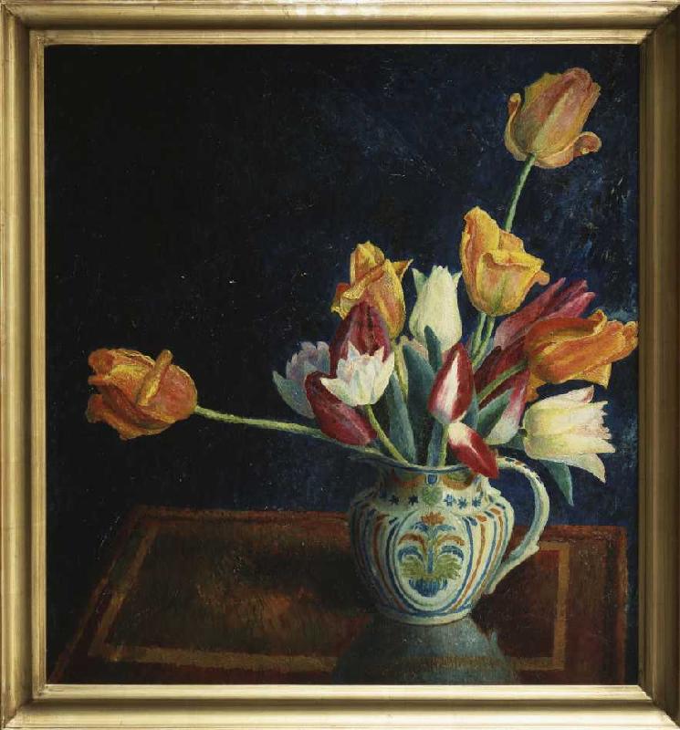 Tulpen in einem bemalten Krug. von Dora Carrington