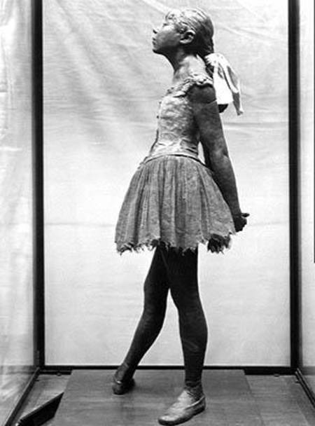 Little Dancer, Aged 14 (polychrome bronze, muslin, satin and wood base) von Edgar Degas