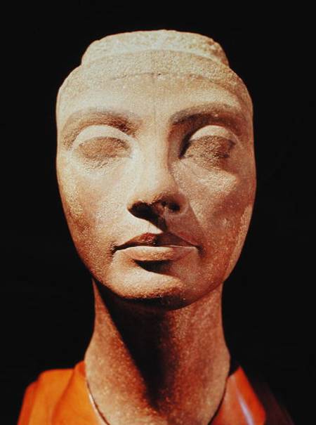 A royal head, possibly of Nefertiti, from Memphis, New Kingdom von Egyptian