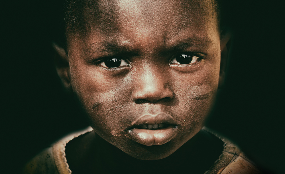 Leuchtende Augen (Benin) von Elena Molina