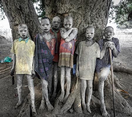 Mundari-Kinder,die nomadischen Hirten des Weißen Nils