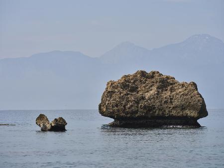 Meereslandschaft und Felsen