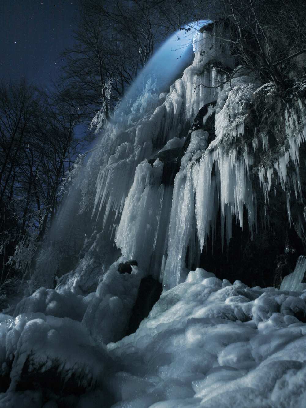 Eisfall im Mondlicht von Franz Schumacher