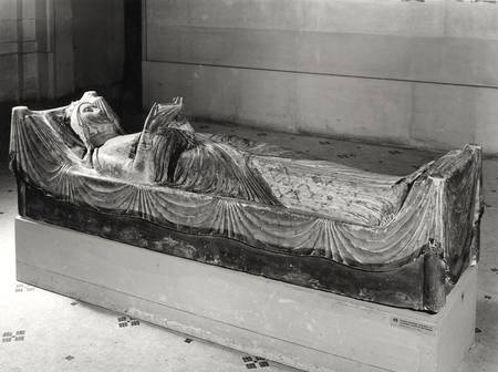 Effigy of Eleanor of Aquitaine (c.1122-1204) Queen of France, then of England von French School