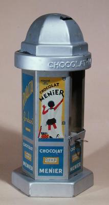 Toy Moneybox advertising the chocolate 'Menier' delivering chocolate to the children, c.1930 (tin) von French School, (20th century)