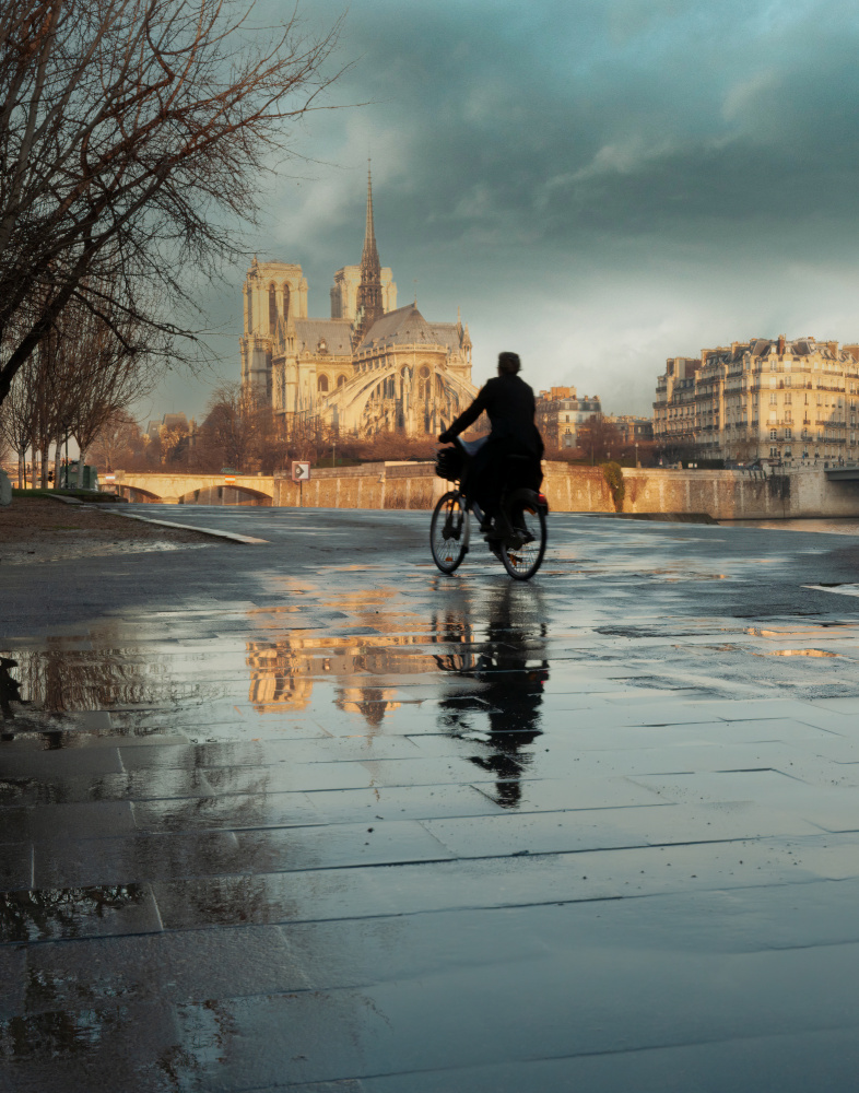 Notre Dame und Radfahrer von Gerald Bloch