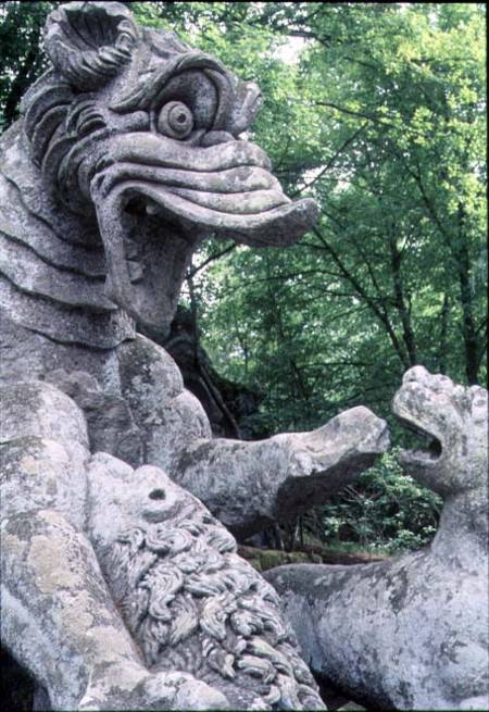 Monsters fighting, stone sculpture in the Parco dei Mostri (Monster Park), gardens laid out between von Giacomo Barozzi  da Vignola