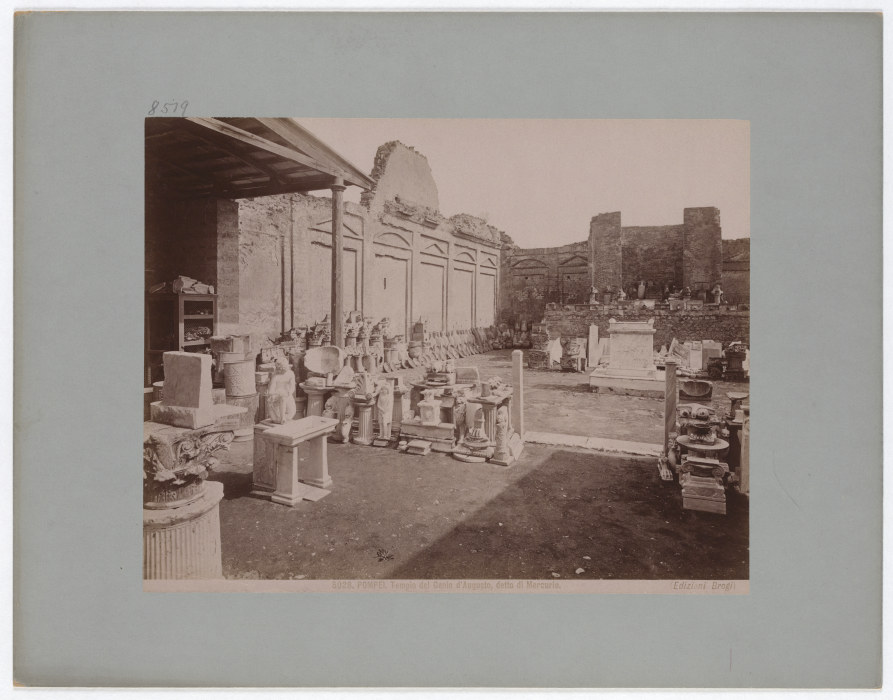 Pompei: Tempio del Genio dAugusto, detto di Mercurio, No. 5028 von Giacomo Brogi