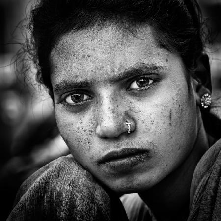 Serie von Straßenporträts von Frauen: Indien