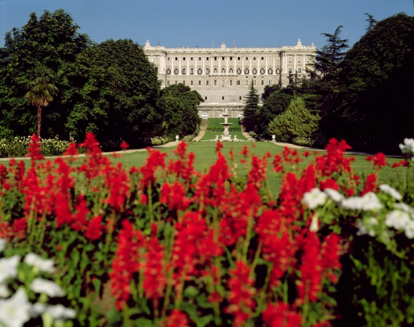 Palacio Real from the gardens, begun in 1738 (photo)  von Giovanni Battista Sacchetti
