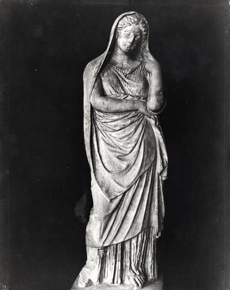Draped and veiled woman, funeral statue von Greek School