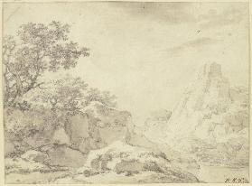 Links eine Felspartie mit Bäumen an einem Gewässer, rechts hohe Felsen