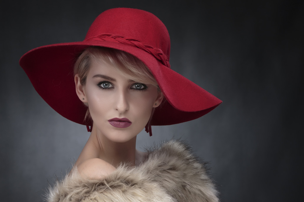 Ambers Red Hat von Hugh Wilkinson