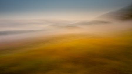 Bodennebel in der ruhigen Landschaft