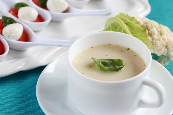 Cauliflower soup with fresh basil von Ingrid Balabanova