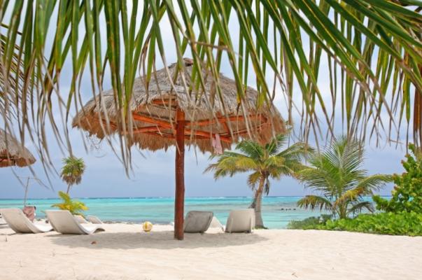 Sonnenschirm am Strand von Jenny Sturm