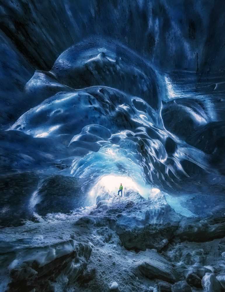 Mann in der Eishöhle von joanaduenas