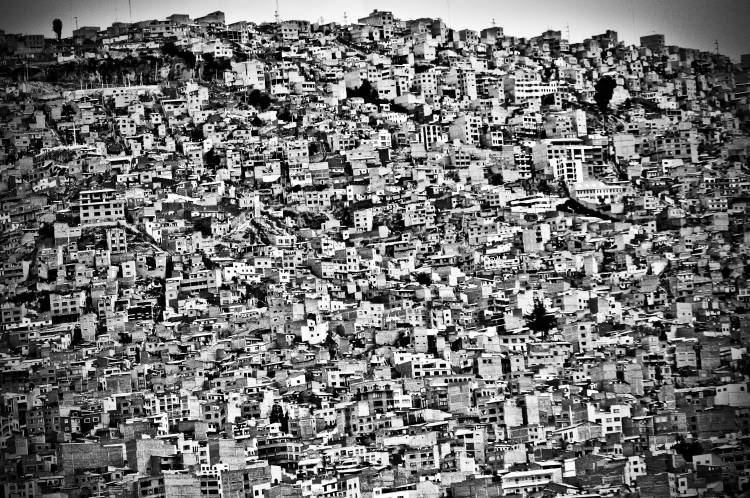 Favela Village in El Alto, La Paz, Bolivia von Joel Alvarez